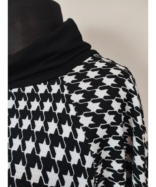 Modna tunika damska o linii trapezu - klasyczny wzór PEPITKA